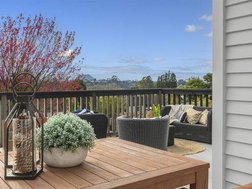 28 Woodford Avenue, Brookfield