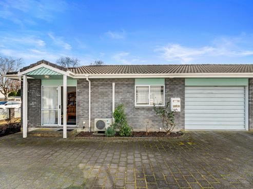 8A Ruihi Street, Victoria