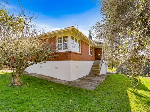 12 Wakeling Avenue, Te Atatu South