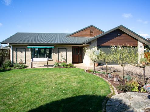 10 Fairburn Place, Leamington