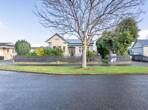 8 Clifton Street, Windsor