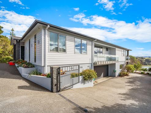 17 Kanuka Road, Sandspit