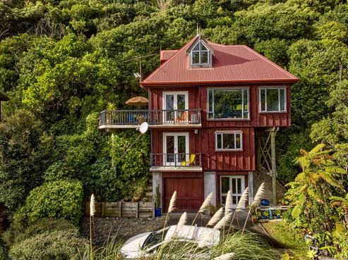 8D Tawa Street, Eastbourne