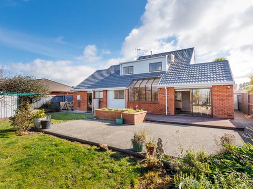 107 John F Kennedy Drive, Milson