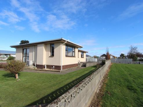 21 Kinmont Crescent, Newfield