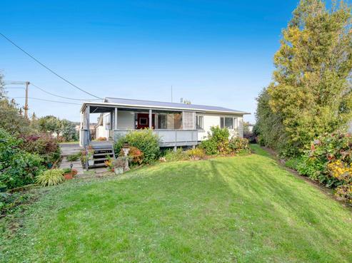 6 Parakai Avenue, Parakai