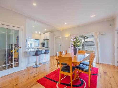 14 Pupuke Road, Hillcrest