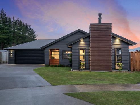 12 Jack Vaughan Grove, Wainuiomata