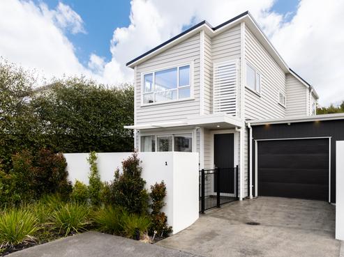 1 Sanremo Lane, Stanmore Bay