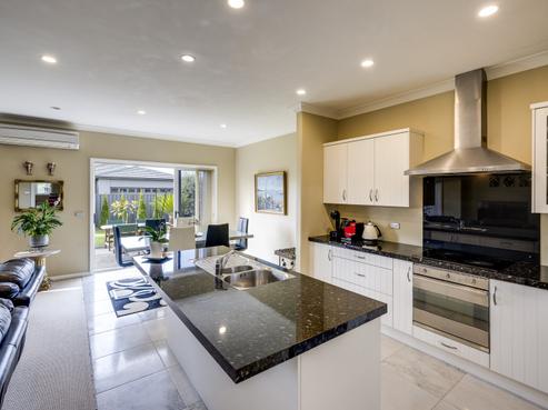 11 Heynes Place, Clive