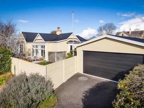 396 Highgate, Roslyn