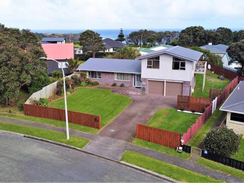 11 Pohutukawa Drive, Opunake