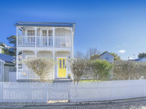 16 Beach Road, Northcote Point