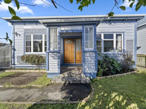 44 Beach Street, Petone