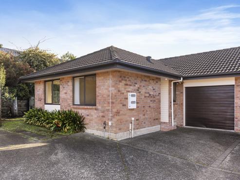 39 Regents Park Place, Massey