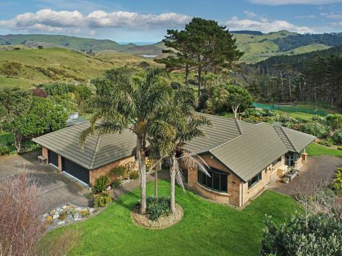 1241 Awhitu Road, Pollok