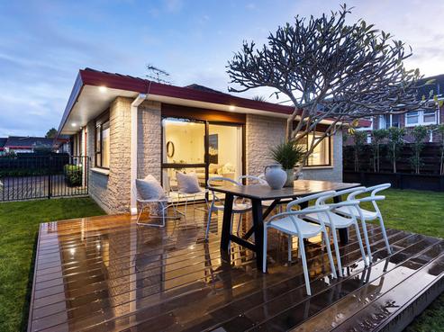 2/23 Kings Road, Panmure