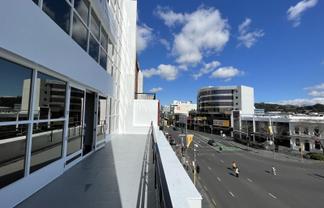 Refurbished full floor with balcony on Broadway
