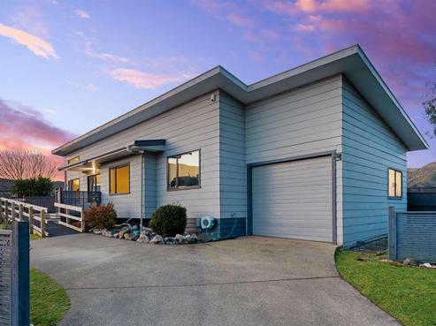 35 Grimsby Grove, Wainuiomata