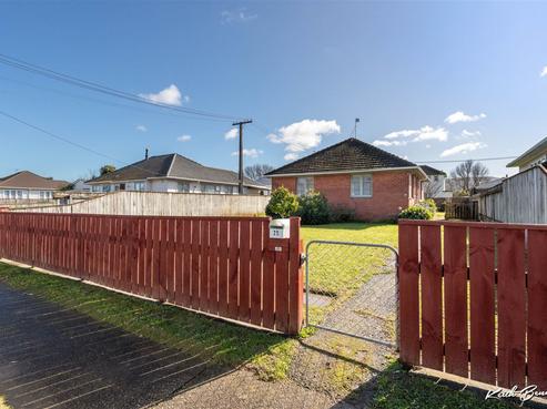 25 Hewer Crescent, Naenae