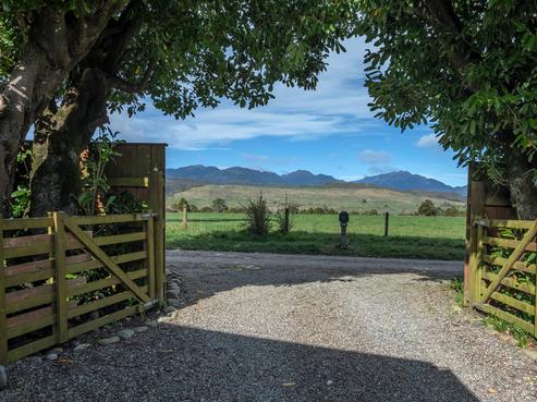 676 Mackay Pass Road, Collingwood