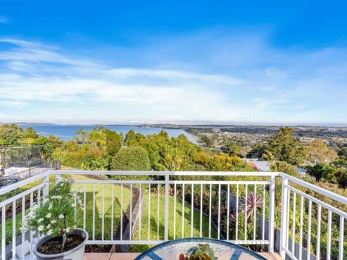 8 Hillcrest Road, Hatfields Beach