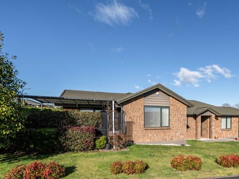 12 Cabourne Drive, Glenview