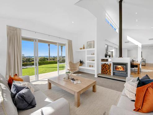 9 Intrepid Crescent, Beachlands