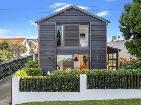 13A Queensway, Three Kings
