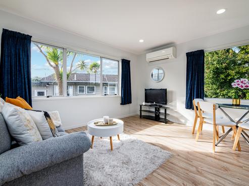 2/50 Makora Road, Massey