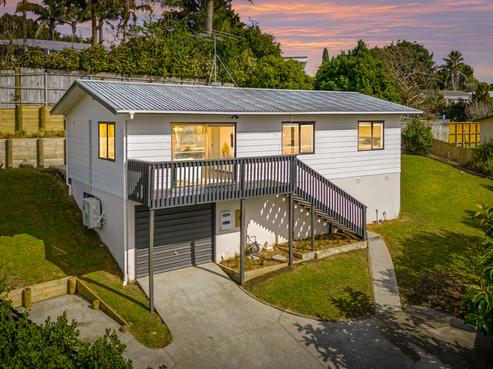8 Garton Drive, Massey