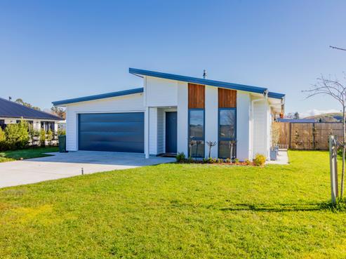 8 White Road, Otane