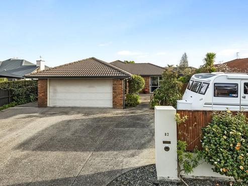 82 Huntington Drive, Huntington