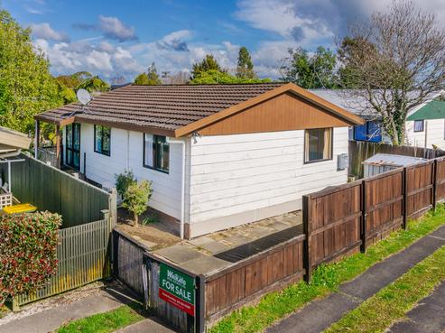 12B Saxbys Road, Deanwell