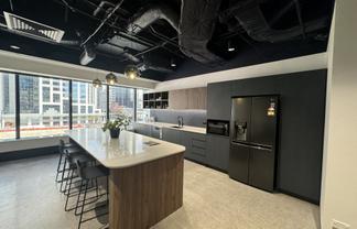 Refurbished & Modern