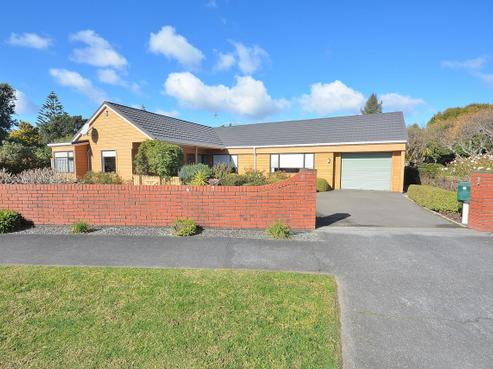 1 Oak Bay, Waikanae