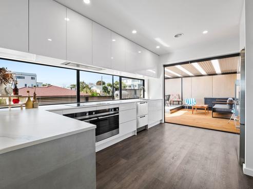 482 Devon Street East, Strandon