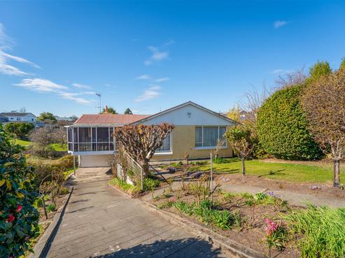 7 Avenue Road, West End