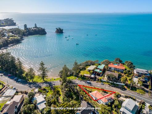 2/918 Beach Road, Waiake