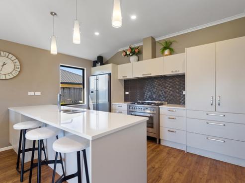 18 Wanderers Avenue, Brightwater
