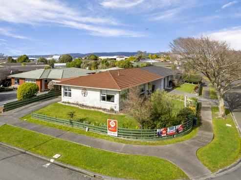 1 Waltham Court, Cloverlea