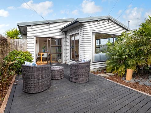 242 Meola Road, Point Chevalier