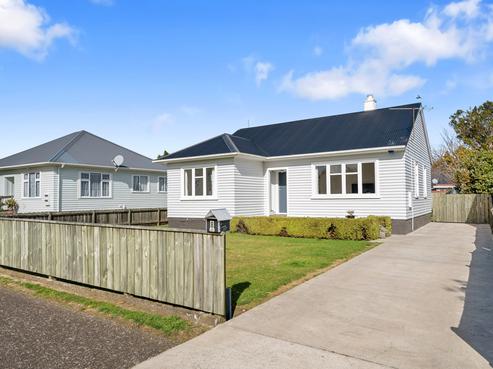 8 Wallace Crescent, Glenholme