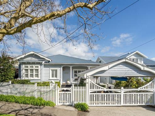 15 North Avenue, Narrow Neck