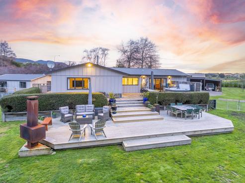 319 Mazengarb Road, Paraparaumu