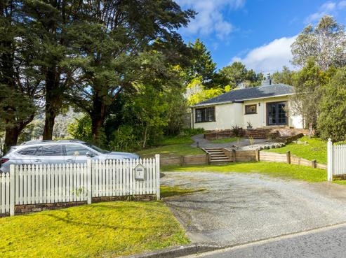 1 Wyndham Road, Pinehaven