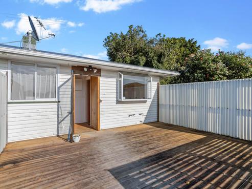 35 Flanshaw Road, Te Atatu South