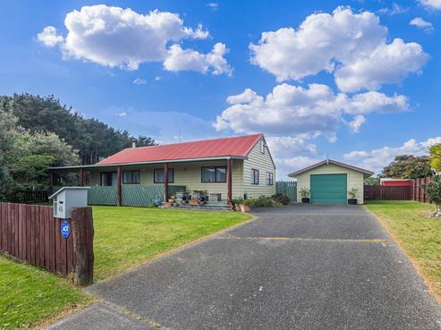 40 Hennessy Street East, Foxton Beach