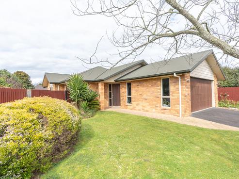 9 Saint James Drive, Huntington