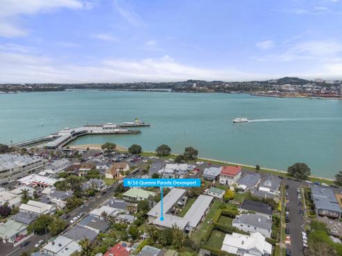 8/16 Queens Parade, Devonport
